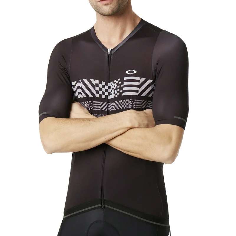 sleek cycling clothing looks-Maglia Oakley Endurance - Nero