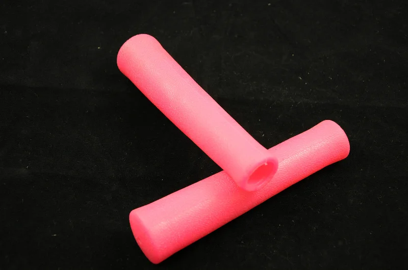 matte finish multi-layer grips-TRENDY BRIGHT PINK HANDLEBAR GRIPS 160mm LONG IDEAL FIXIES & MOST BIKES