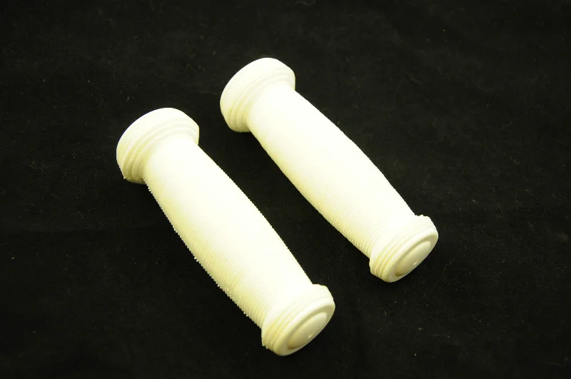 composite wear-resistant bike grips-PAIR WHITE SOFT BMX-ANY BIKE RIBBED PATTERN 120mm HANDLEBAR GRIPS 22.2mm 7-8”